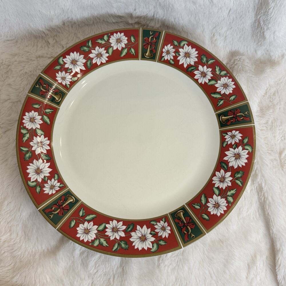Charlton Hall Kobe Christmas Service for 4 Plates, Cups, Saucers (12 Pc) In Box - Picture 2 of 7